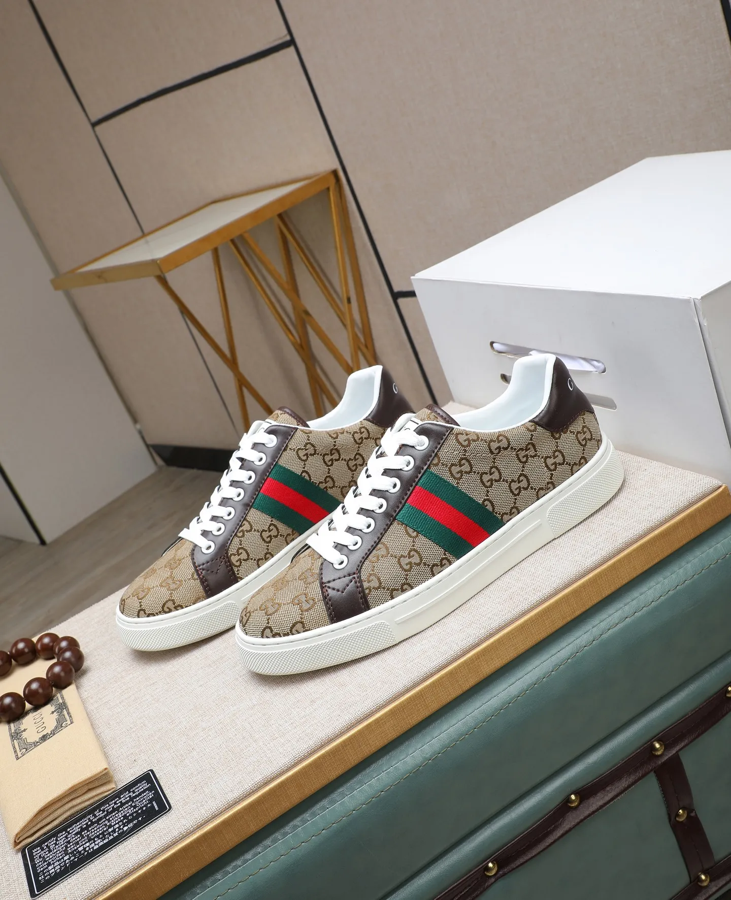 Men's shoes 💰420 GUCCI🔍🔍The latest model is available at the counter simultaneously. Original calfskin imported from Italy, genuine leather lining, (high-end, extravagant and classy) with exquisite workmanship. Sole: Original sole provided by the original factory. ⚠Exclusive double-layer movable molded sole is super comfortable⚠. Photographed in real life. 🎬The real thing is better. 🔍🔍"High quality·Follow the order" code number 38-44